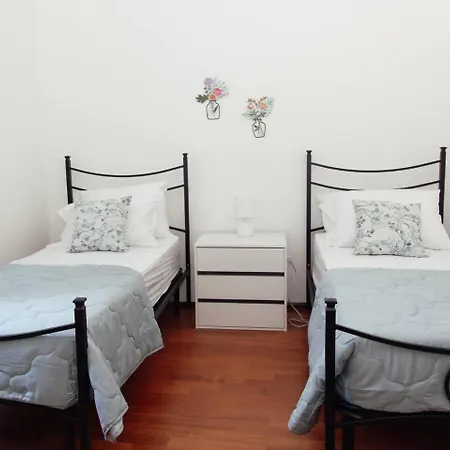 Apartment San Tomaso Historic Center -158 M - Terrace - 2 Baths - 8 Guests Verona