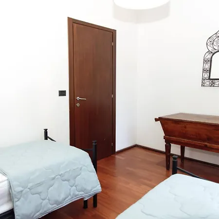 Apartment San Tomaso Historic Center -158 M - Terrace - 2 Baths - 8 Guests