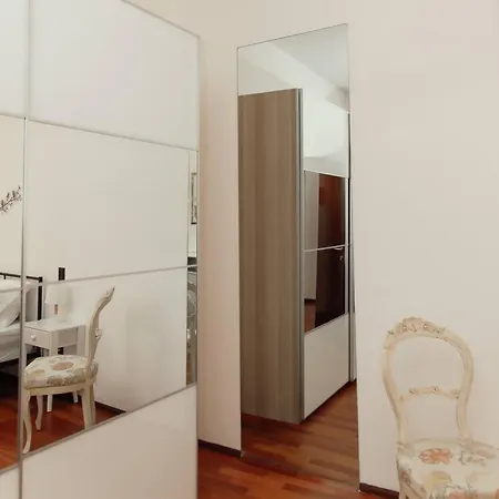 Apartment San Tomaso Historic Center -158 M - Terrace - 2 Baths - 8 Guests