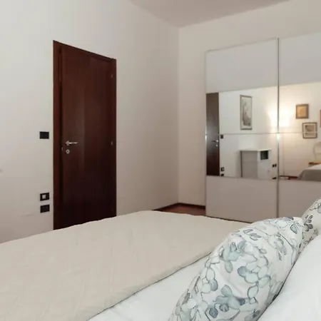 Apartment San Tomaso Historic Center -158 M - Terrace - 2 Baths - 8 Guests